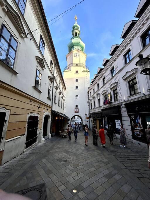 Luxurious And Royal Apartment In The Old Town Bratislava Buitenkant foto