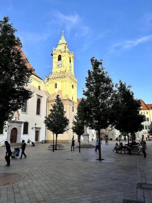 Luxurious And Royal Apartment In The Old Town Bratislava Buitenkant foto