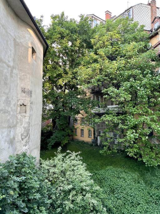 Luxurious And Royal Apartment In The Old Town Bratislava Buitenkant foto