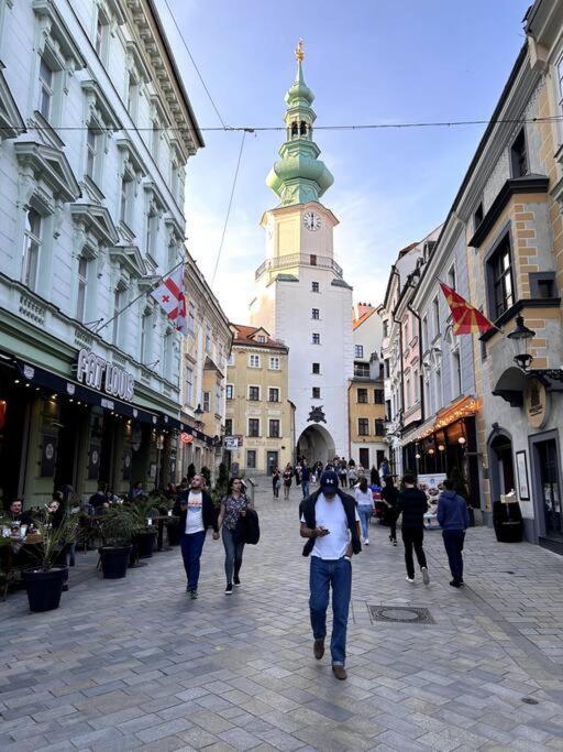Luxurious And Royal Apartment In The Old Town Bratislava Buitenkant foto