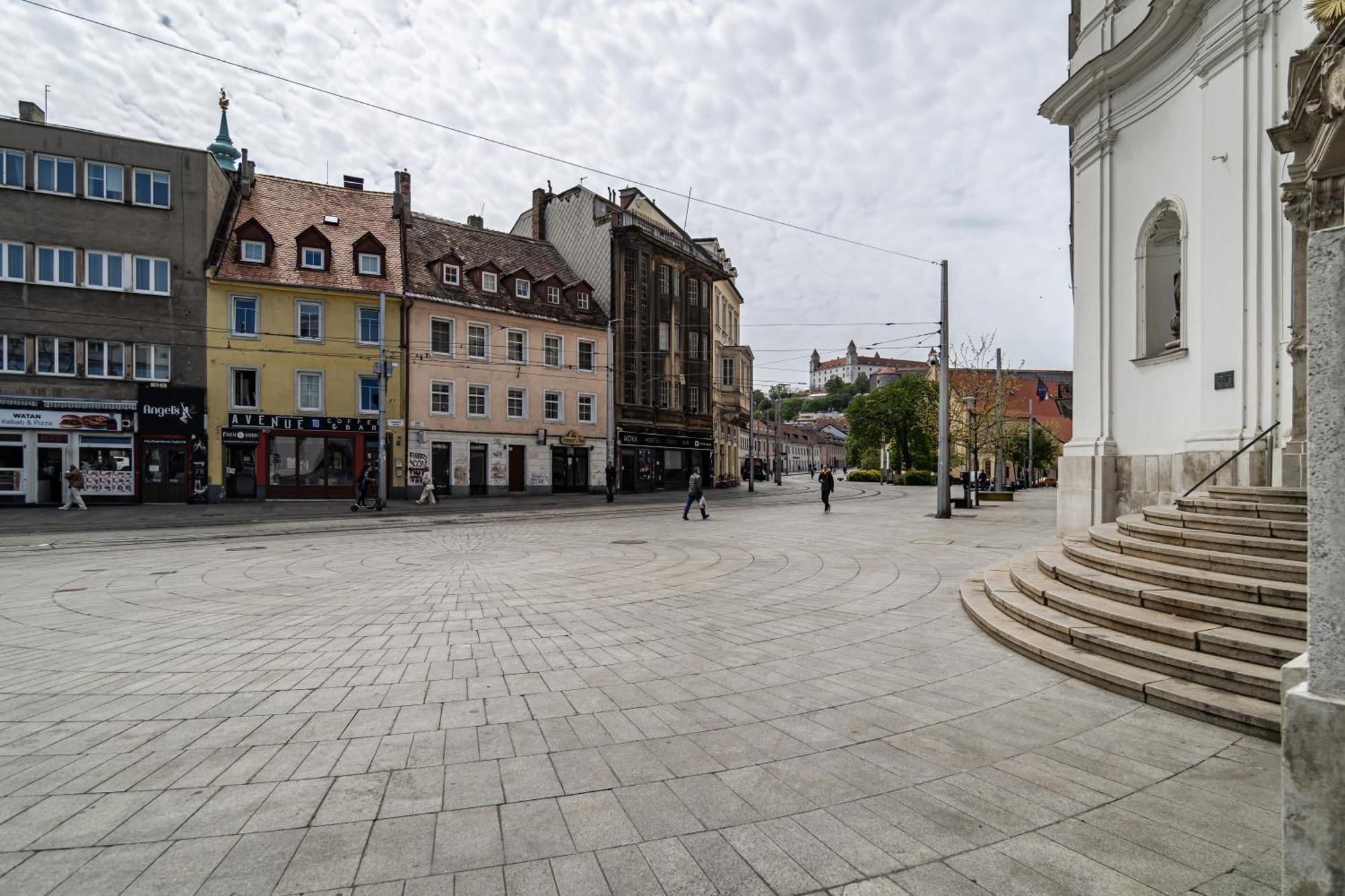 Luxurious And Royal Apartment In The Old Town Bratislava Buitenkant foto