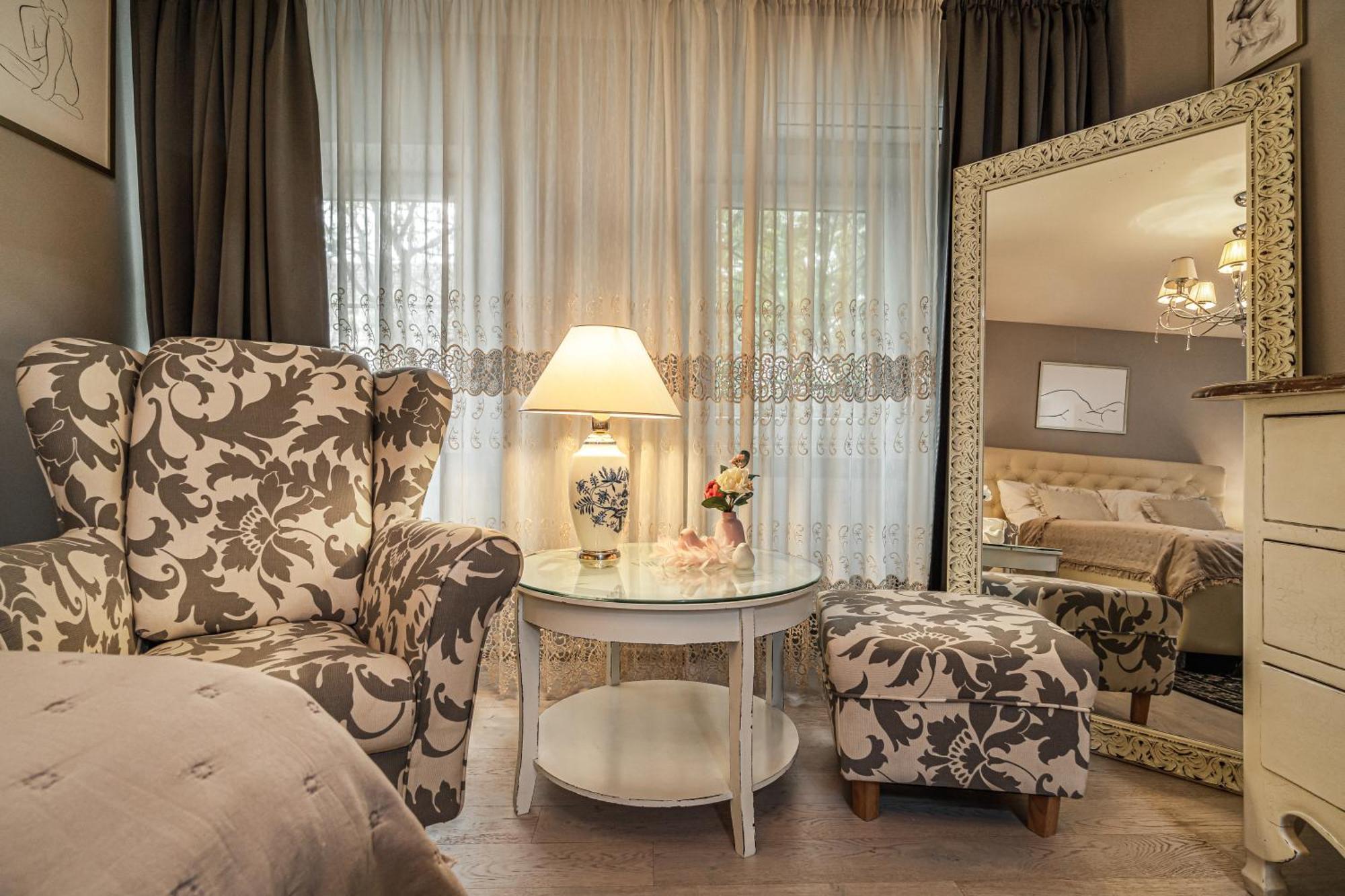 Luxurious And Royal Apartment In The Old Town Bratislava Buitenkant foto