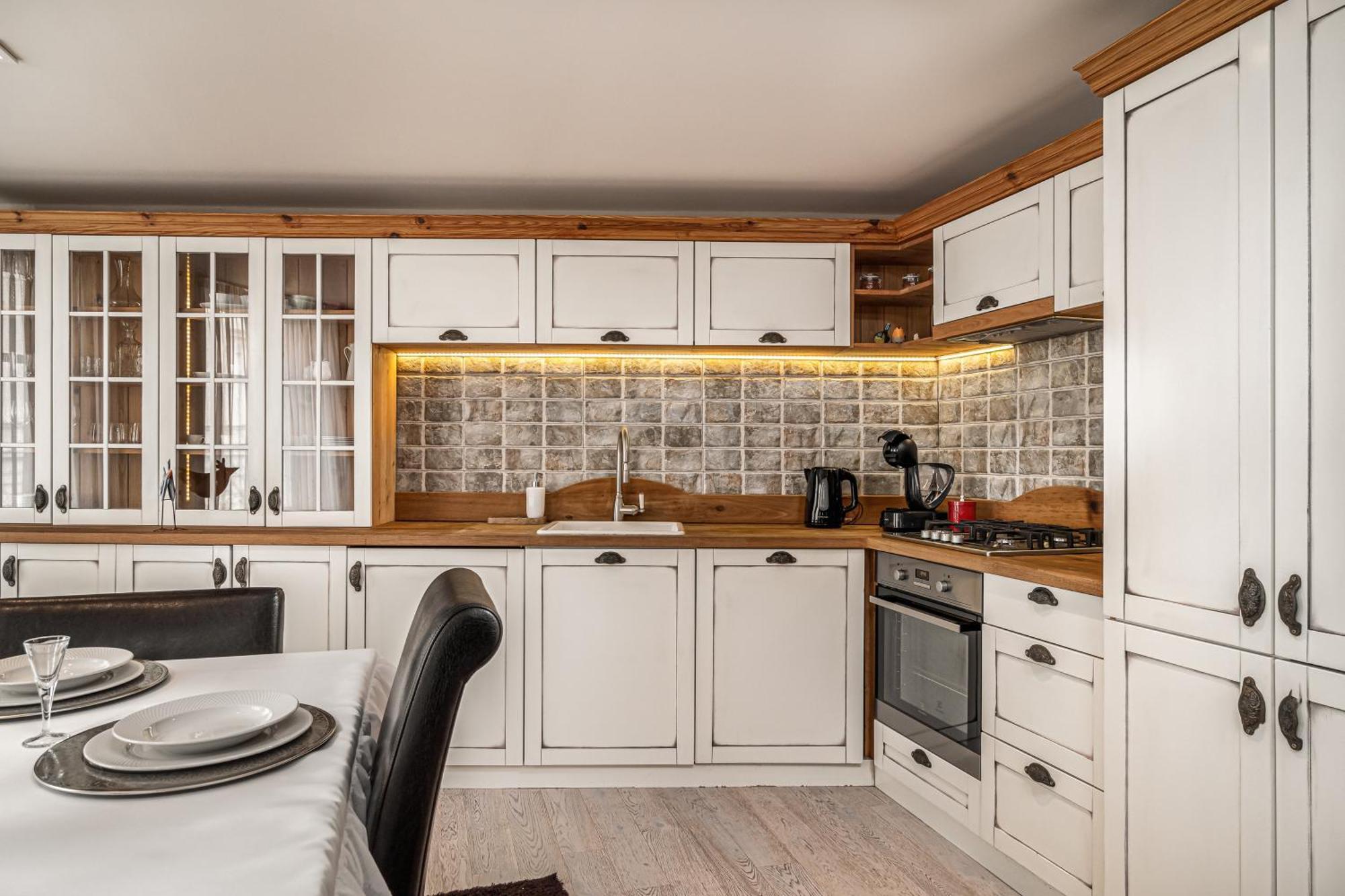 Luxurious And Royal Apartment In The Old Town Bratislava Buitenkant foto