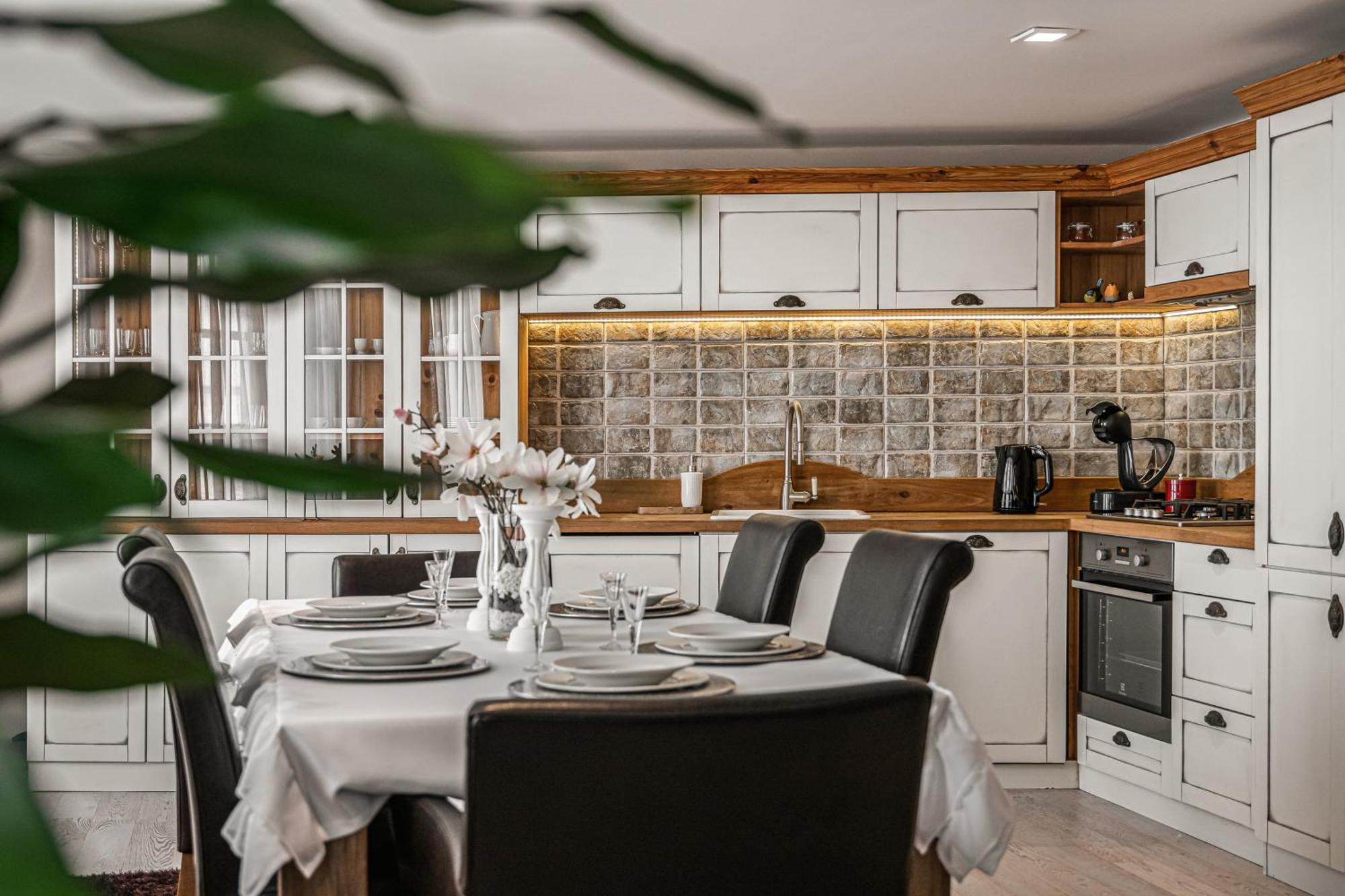 Luxurious And Royal Apartment In The Old Town Bratislava Buitenkant foto