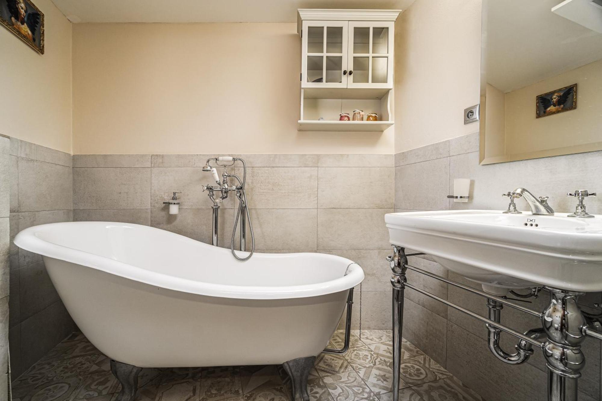 Luxurious And Royal Apartment In The Old Town Bratislava Buitenkant foto