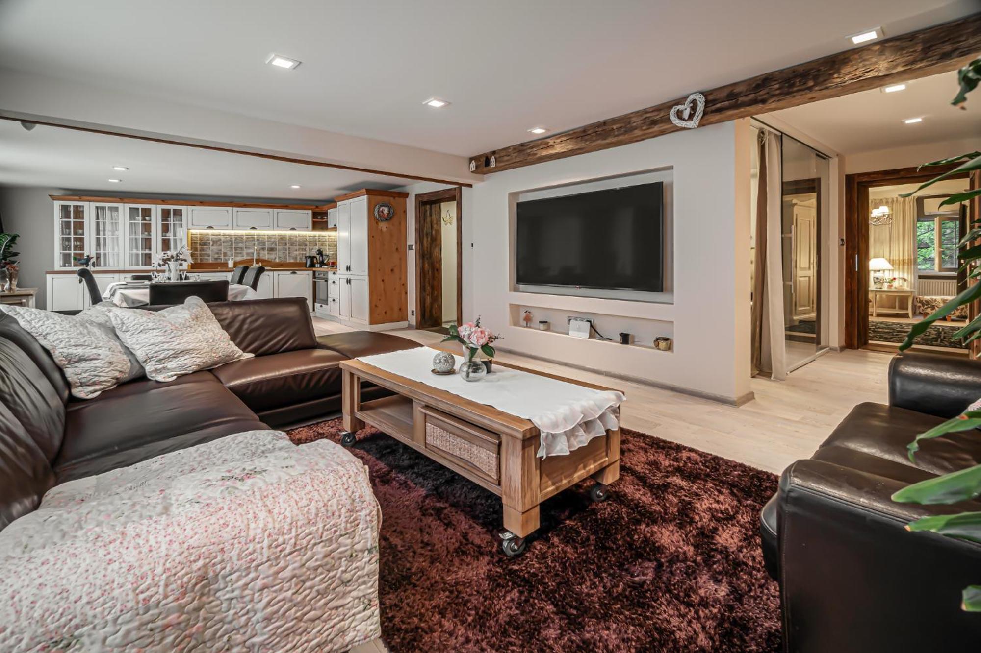 Luxurious And Royal Apartment In The Old Town Bratislava Buitenkant foto