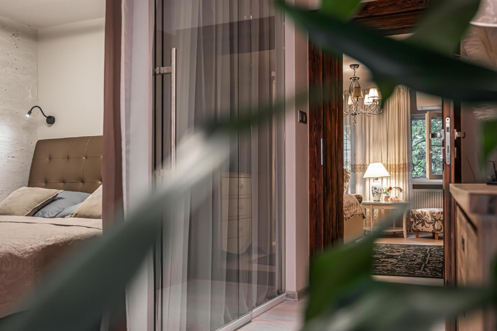 Luxurious And Royal Apartment In The Old Town Bratislava Buitenkant foto