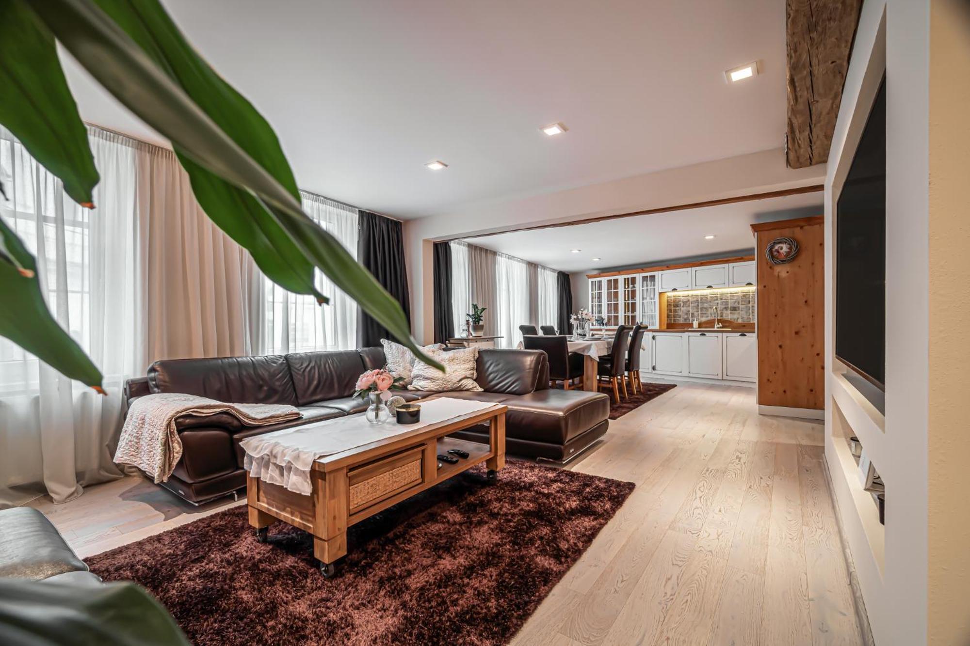 Luxurious And Royal Apartment In The Old Town Bratislava Buitenkant foto