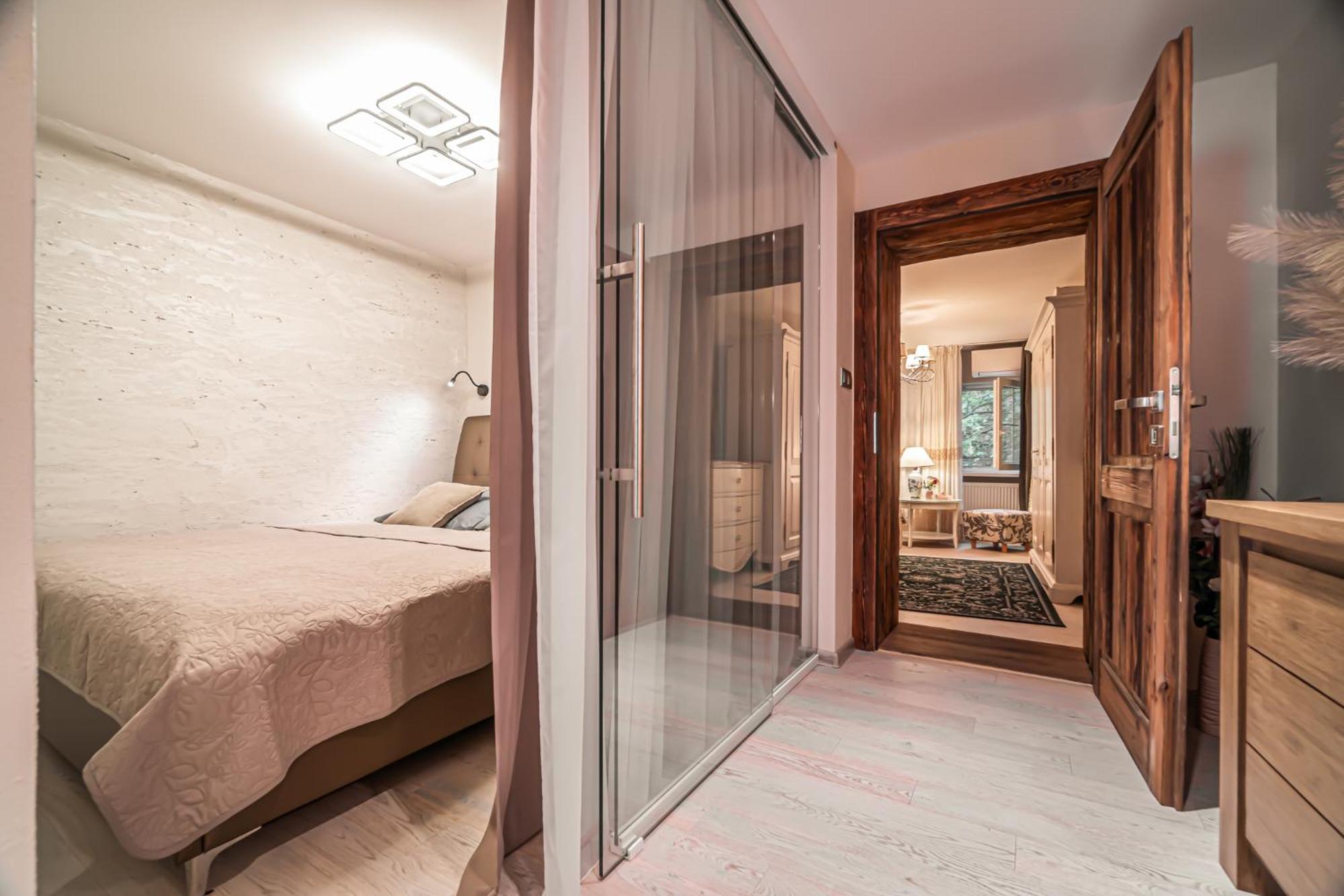 Luxurious And Royal Apartment In The Old Town Bratislava Buitenkant foto